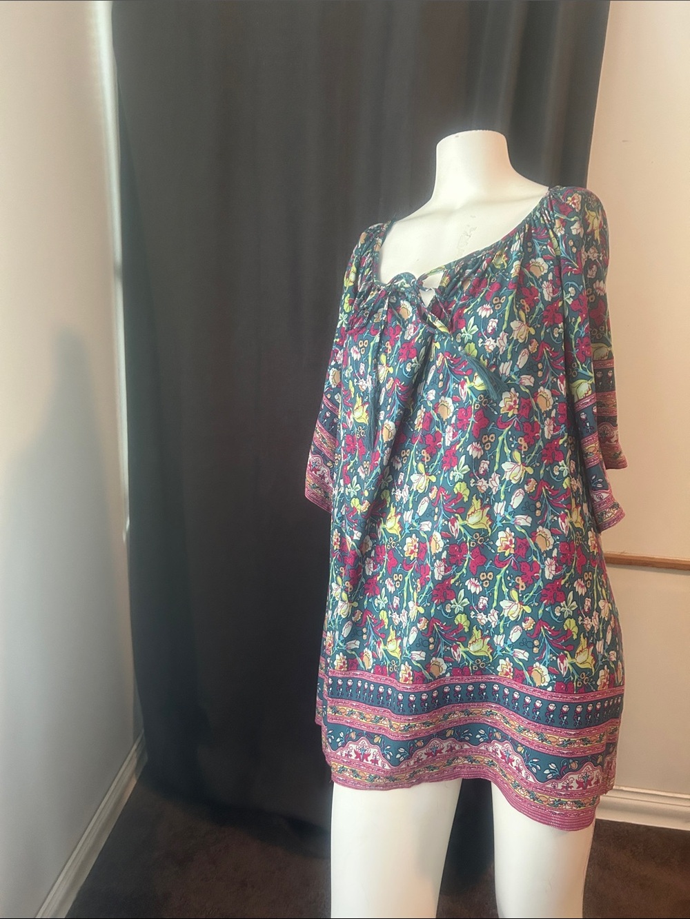Cynthia Rowley Floral Scoop Neck Tunic top in Navy and Pink